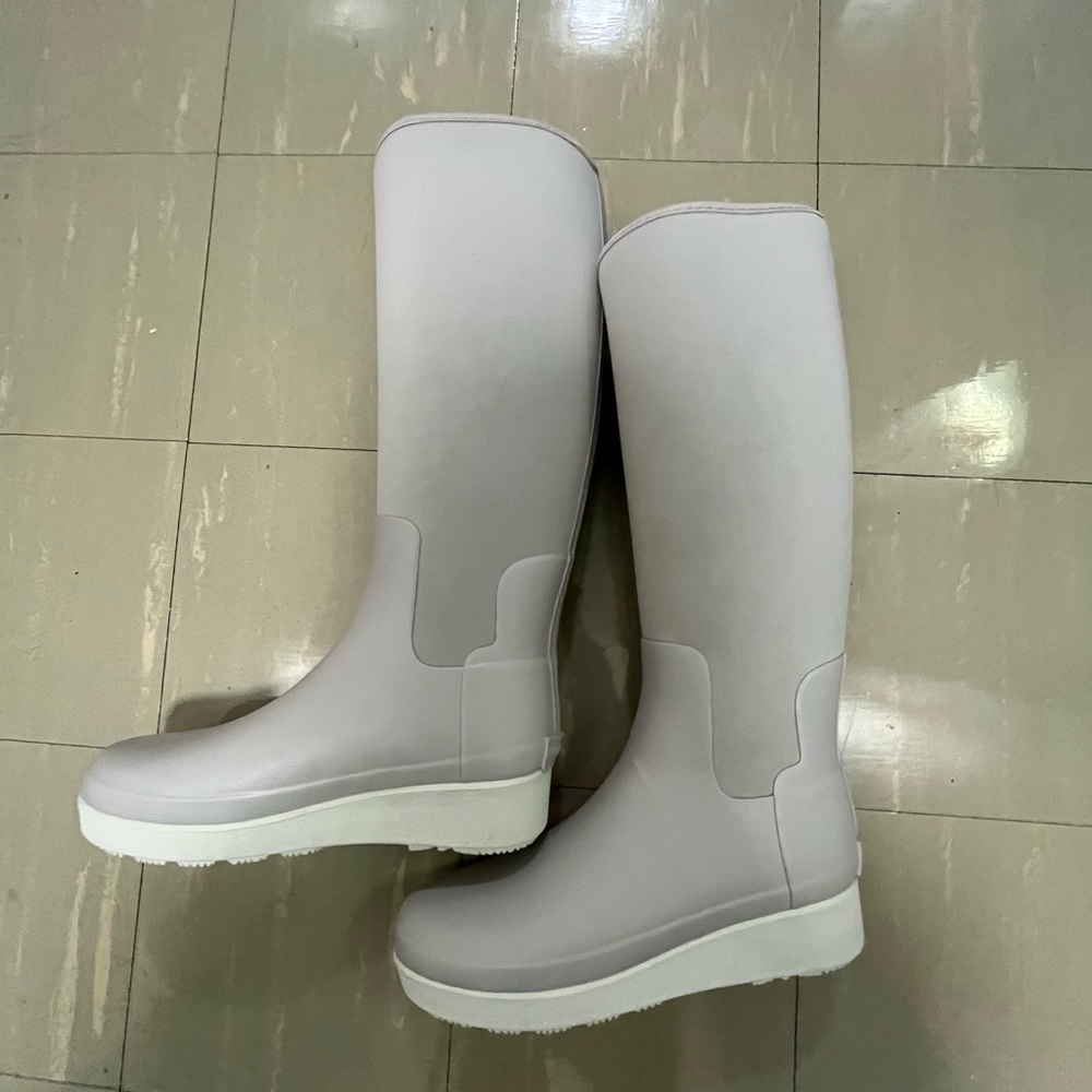 Brand new Hunter tall Refined Creeper Rain Boots in Clatter Grey